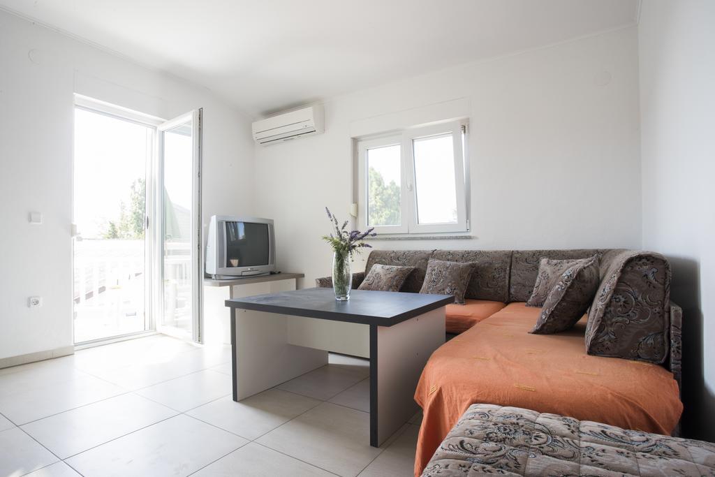 Jela Apartments ニン エクステリア 写真